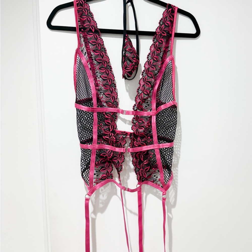 Shirley of Hollywood Hot Pink Embroidered Garter Set – XS/S